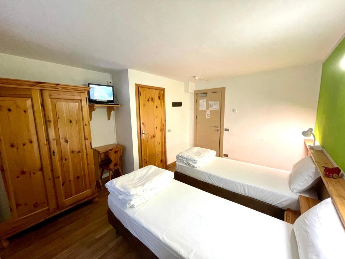 Hotel Meuble' Joli Breuil-Cervinia Exterior photo