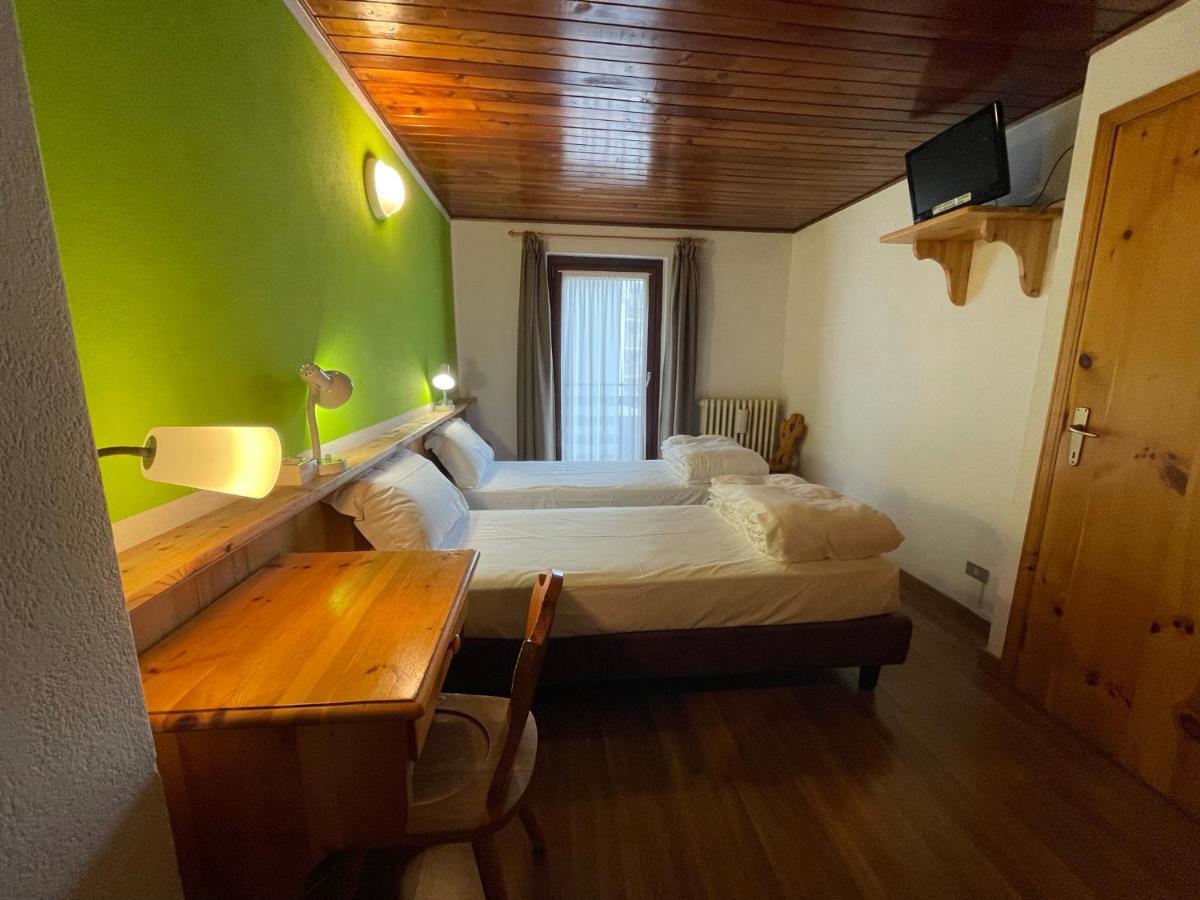 Hotel Meuble' Joli Breuil-Cervinia Exterior photo