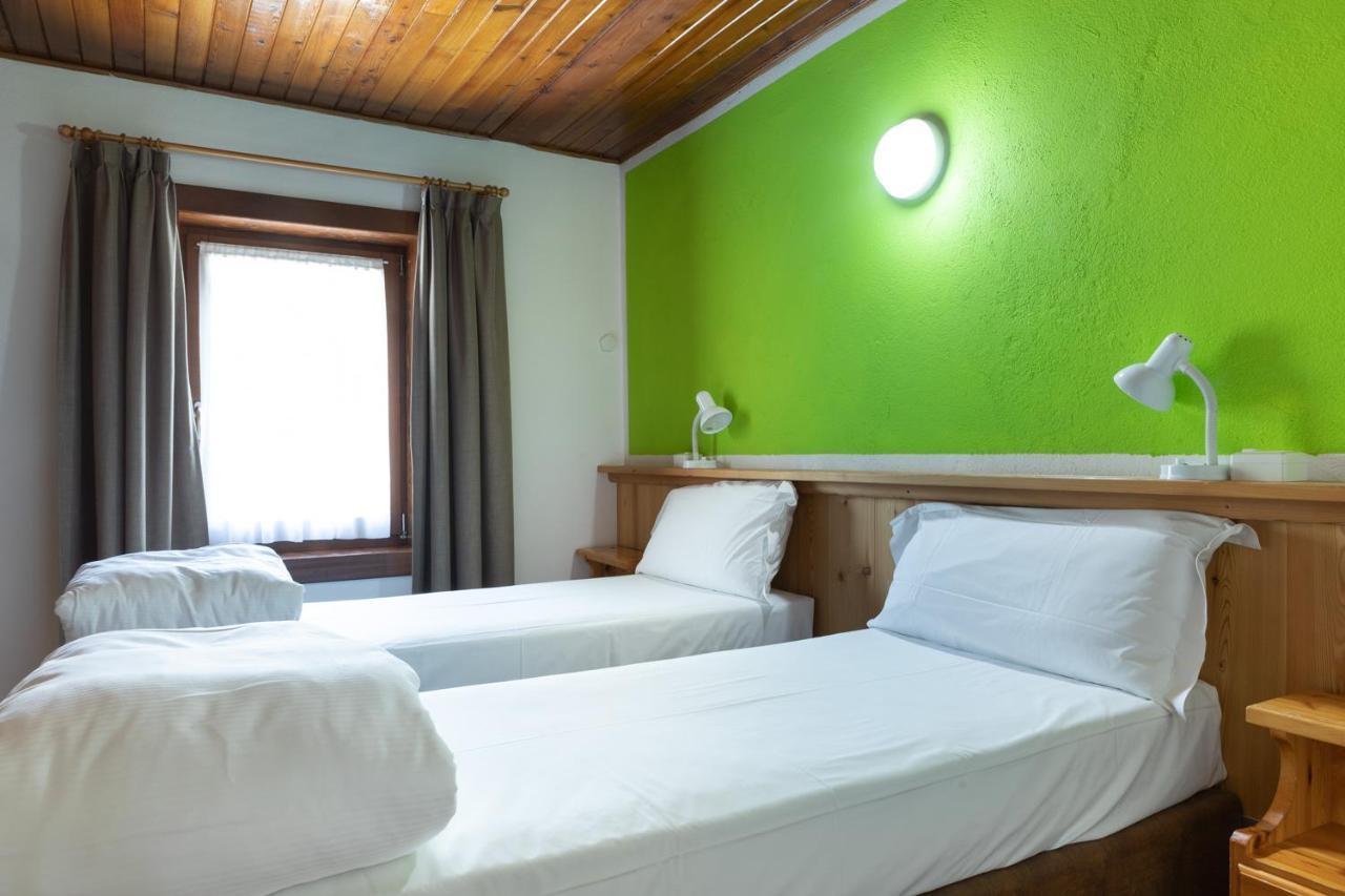 Hotel Meuble' Joli Breuil-Cervinia Exterior photo