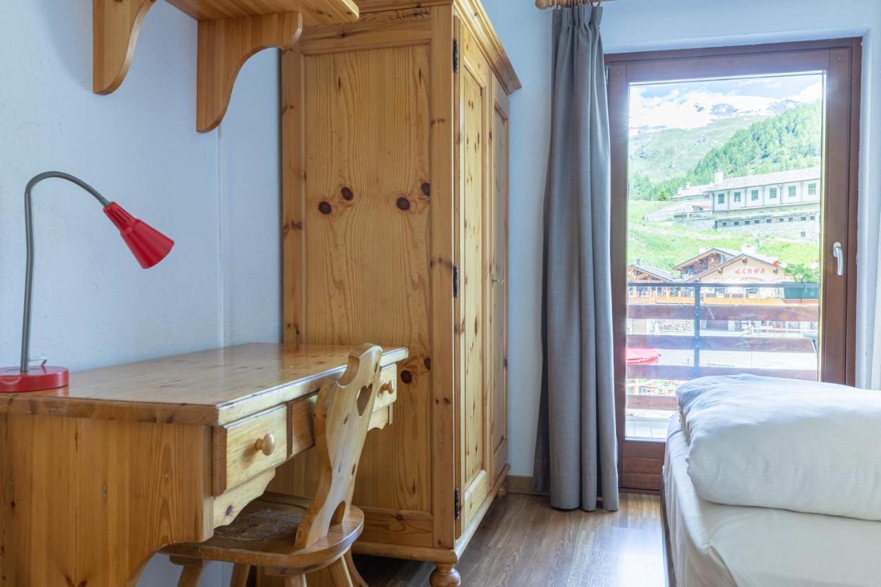 Hotel Meuble' Joli Breuil-Cervinia Exterior photo