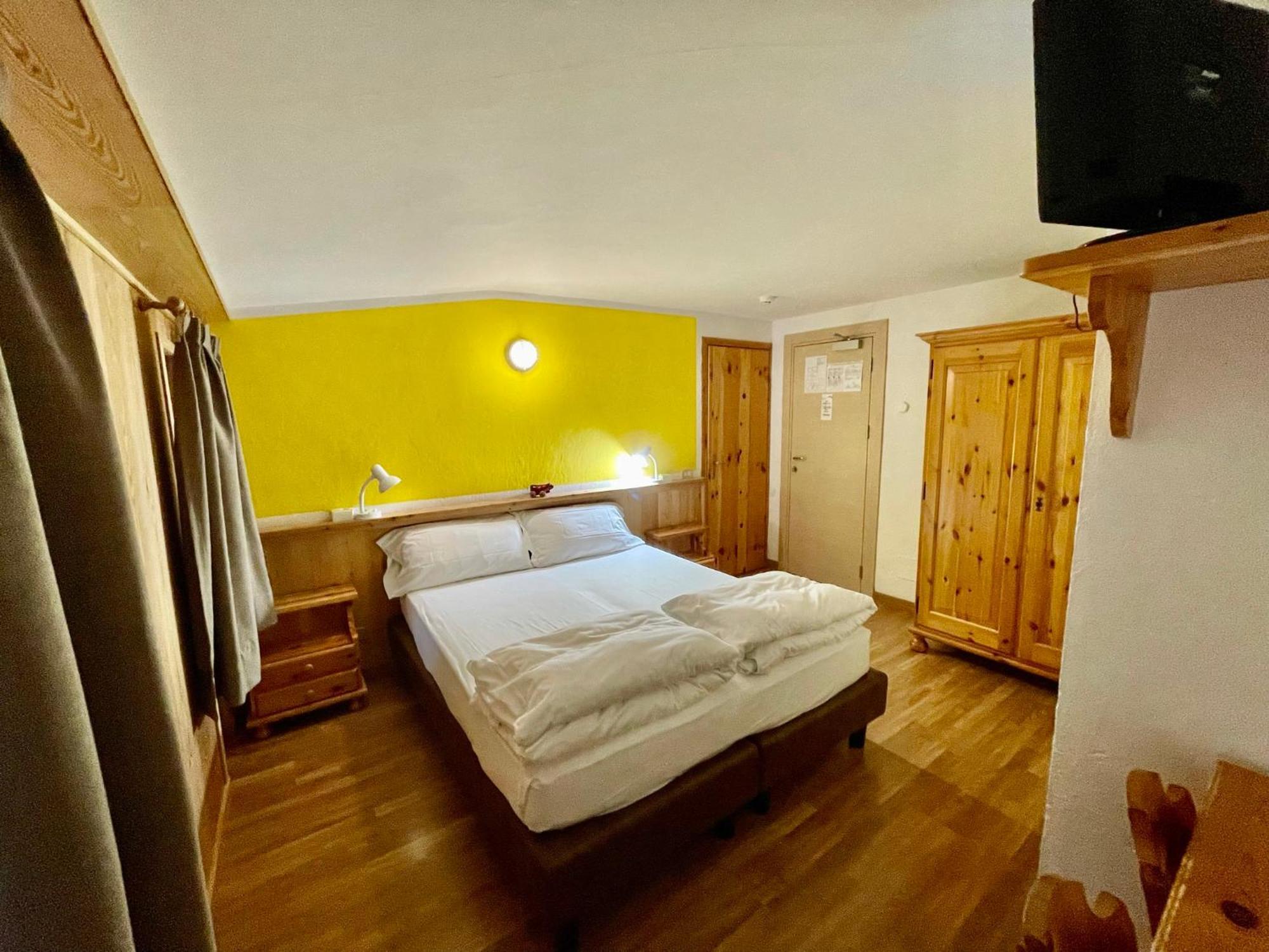 Hotel Meuble' Joli Breuil-Cervinia Exterior photo