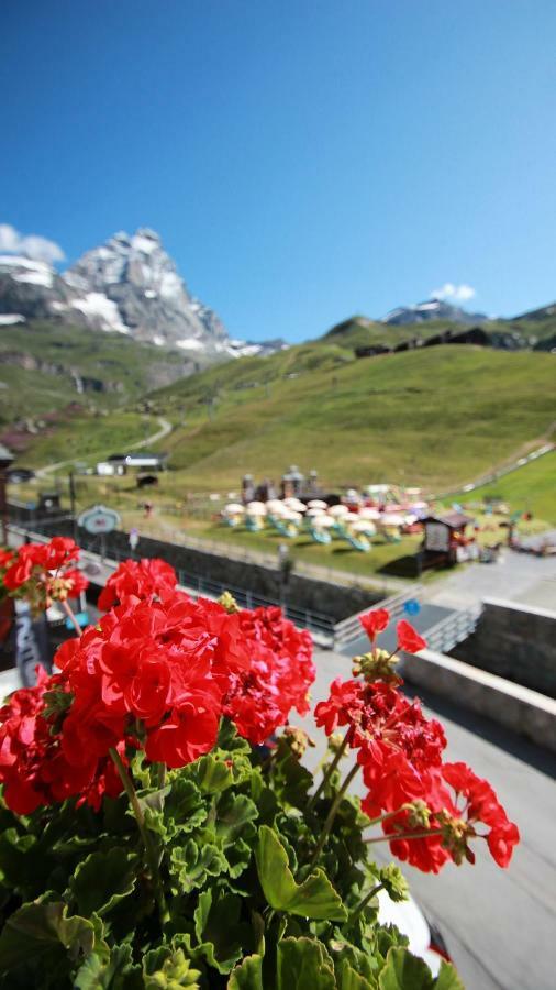Hotel Meuble' Joli Breuil-Cervinia Exterior photo